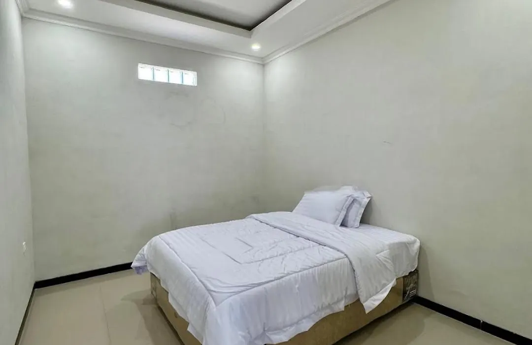 Villa putih 10 kamar-1